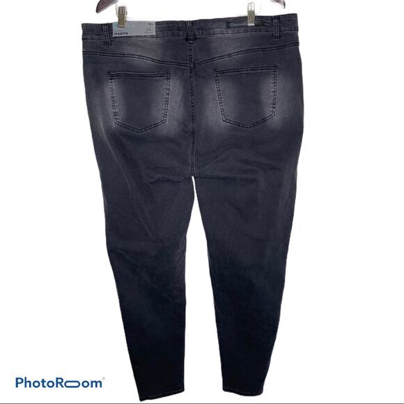 Forever 21 black distressed skinny jeans size 20 - Picture 2 of 6